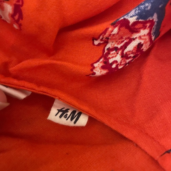 Adorable H&M long sleeve viscose orange floral print top - back buttons up, 10 - Picture 6 of 8